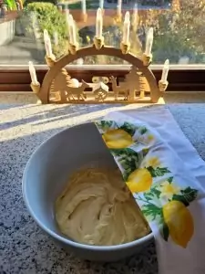 Teig für Cozonac (Wallnuss-Striezel) ruhen lassen