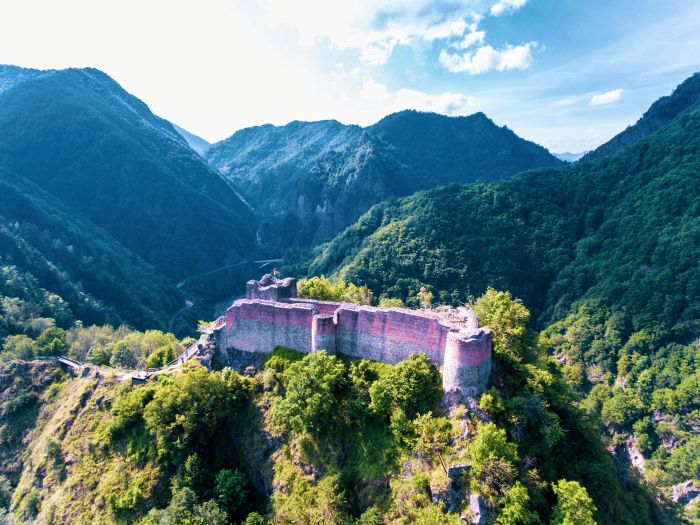Poenari Fortress_the real Dracula castle
